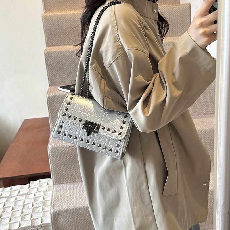 Vintage Solid Color Studded Square Chain Shoulder Bag